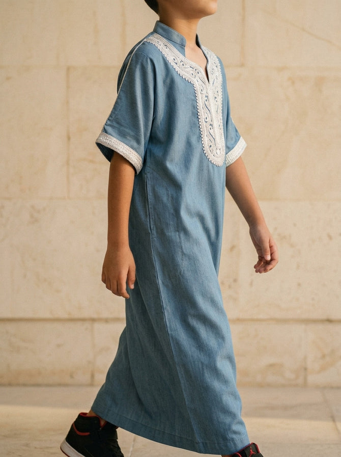 Little Casablanca Gandora – Sky Blue &amp; Silver Kids Thobe, side walk – Thobe Wala